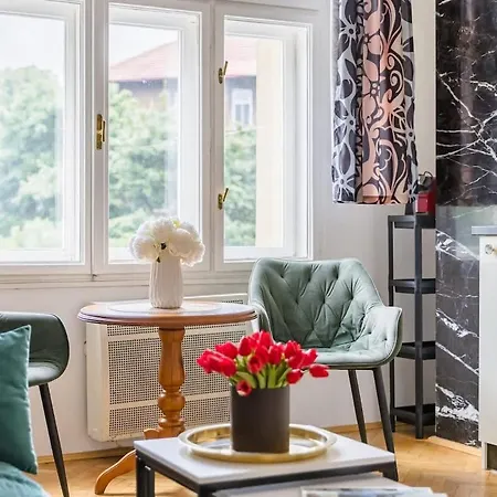 Golden Frame - Your Center Spot * Bratislava