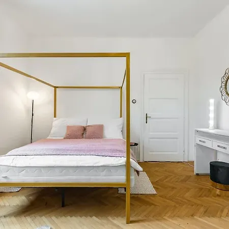 Golden Frame - Your Center Spot * Bratislava