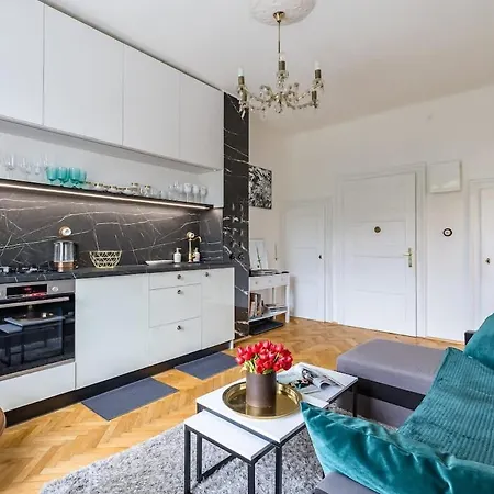 Golden Frame - Your Center Spot Holiday home *